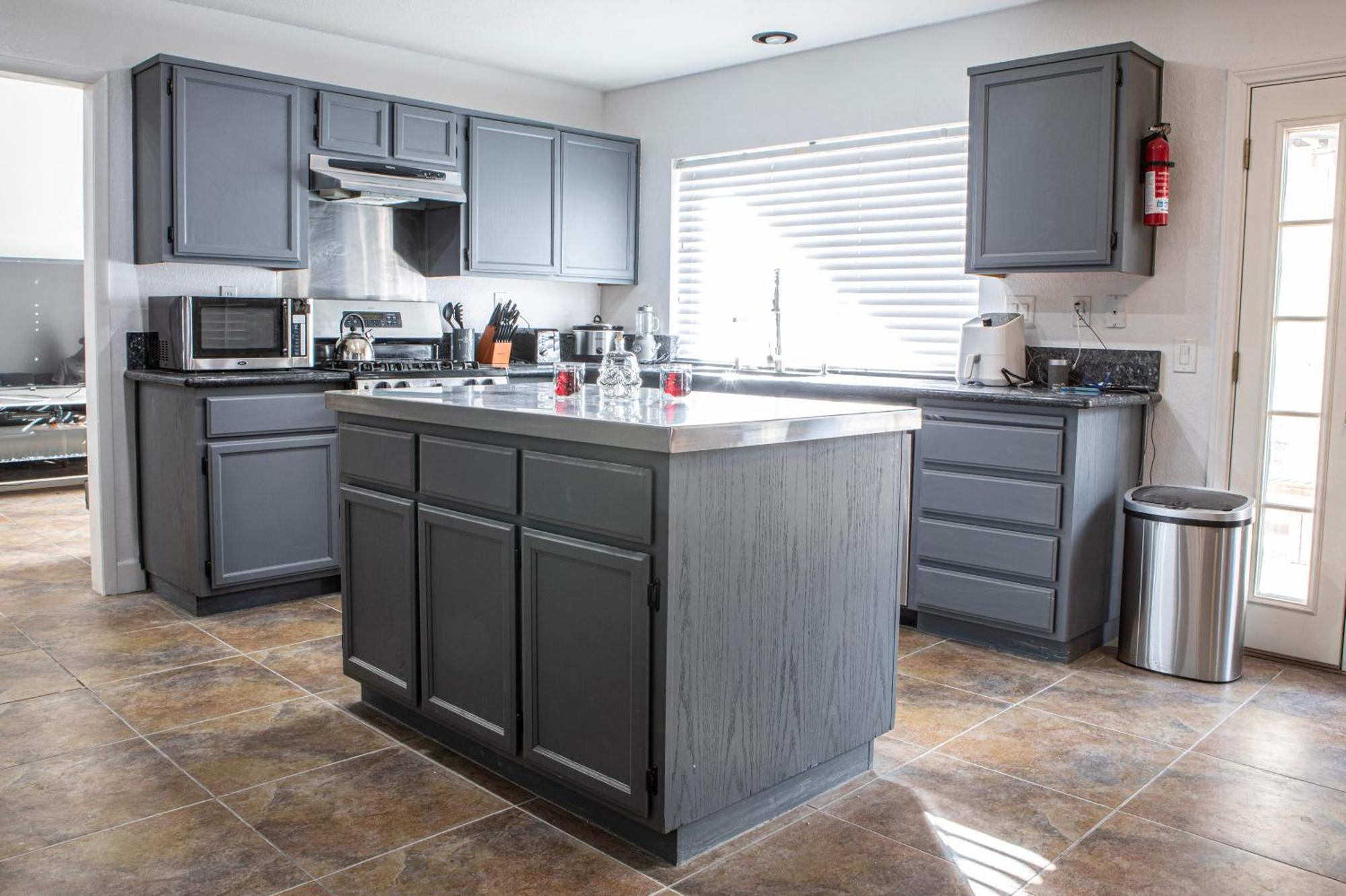 Comfy Expansive Home - Near The Strip - Heated Pool Las Vegas Exteriör bild